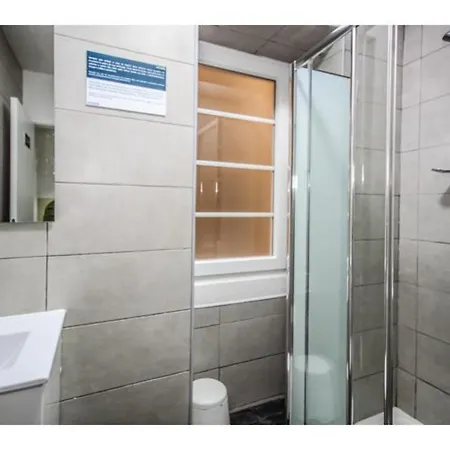 Houze Spacious 9 Bedroom Flat In Central Lisbon *